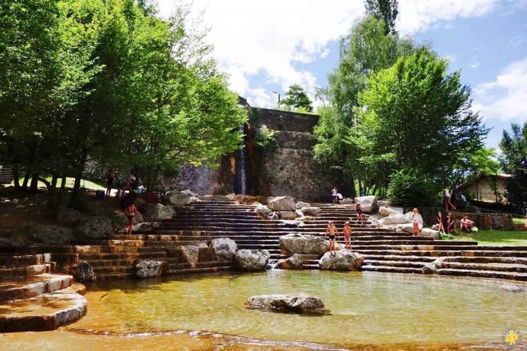 Maison Suspendue Avec Jacuzzi Privatif Pont-en-Royans Bagian luar foto
